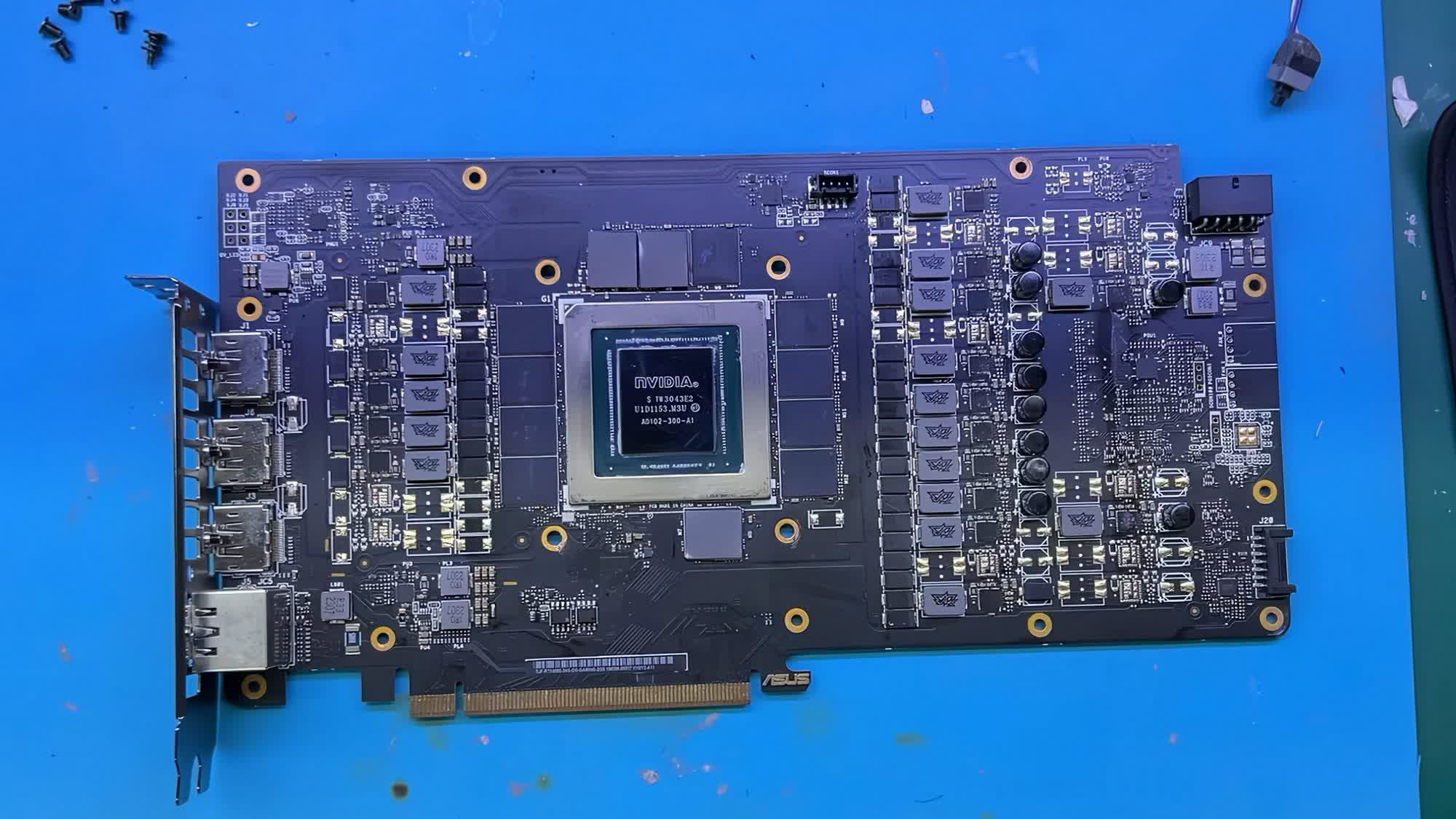 Sahte-RTX-4090larda-plastik-GPU-ve-eksik-bellek.jpg
