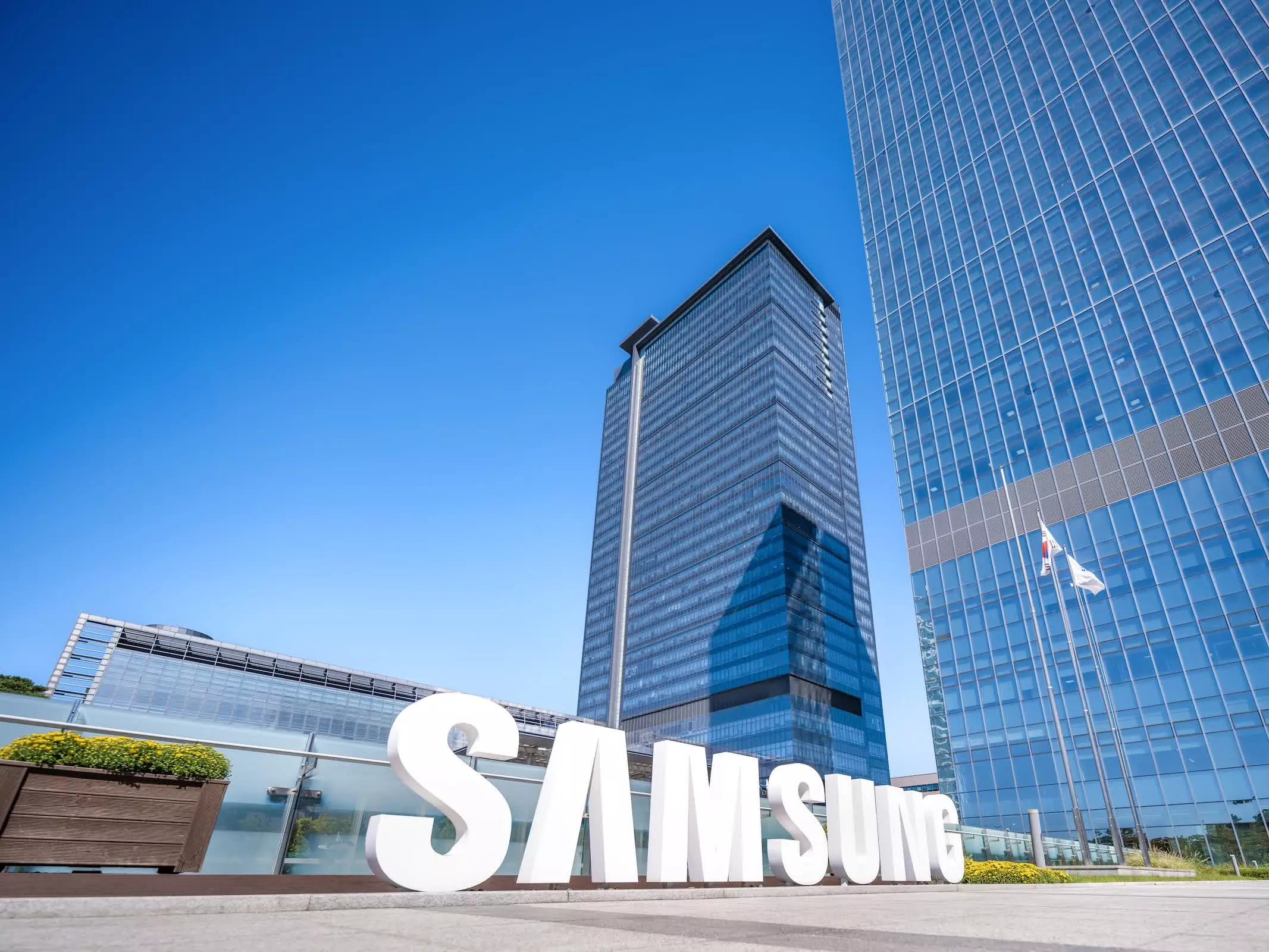 Samsung-cip-tedarikini-2028e-kadar-garantiye-aldi.jpg