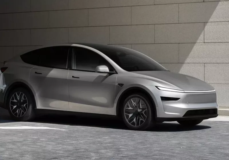 Tesla-alti-koltuklu-uzun-Model-Yyi-tanitti.jpg