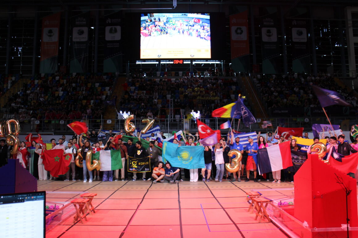 FIRST Tech Challenge İstanbul Premier Event katılımcıları