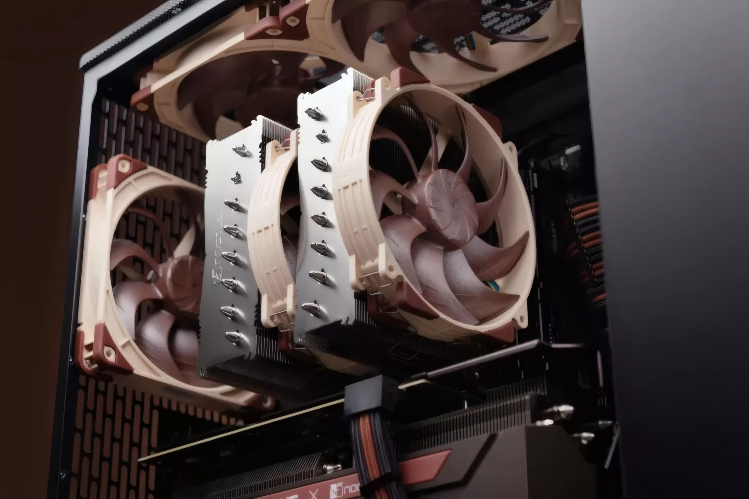 Noctua-PC-kasalarinin-yarisinda-sogutucu-olcusu-hatali-scaled.jpg