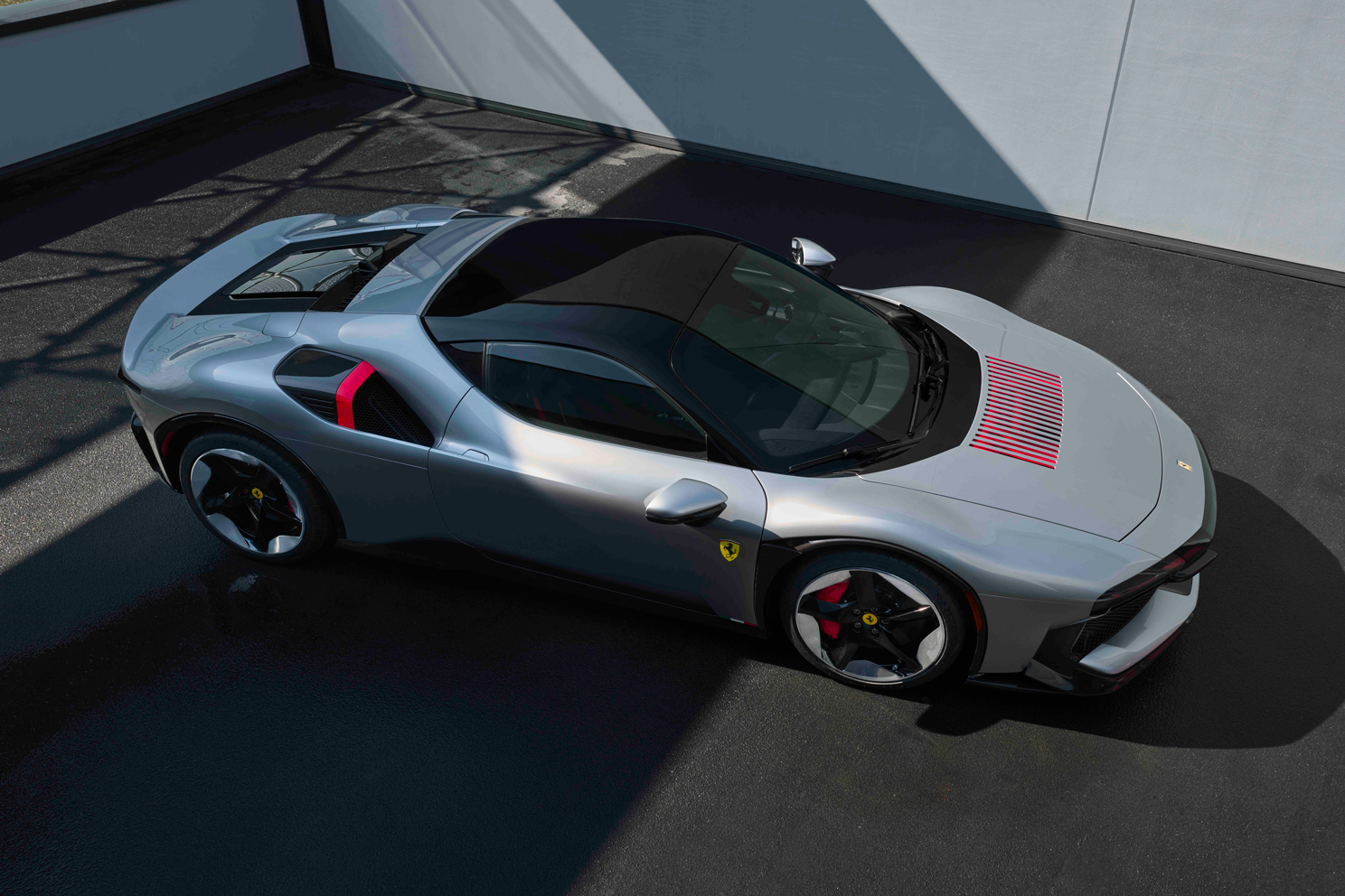 Ferrari CZ26'nın üstten görünümü