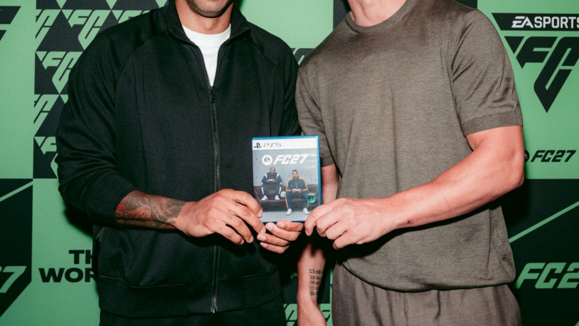 Thierry Henry ve Zlatan Ibrahimović EA SPORTS FC 27 World Premiere etkinliğinde