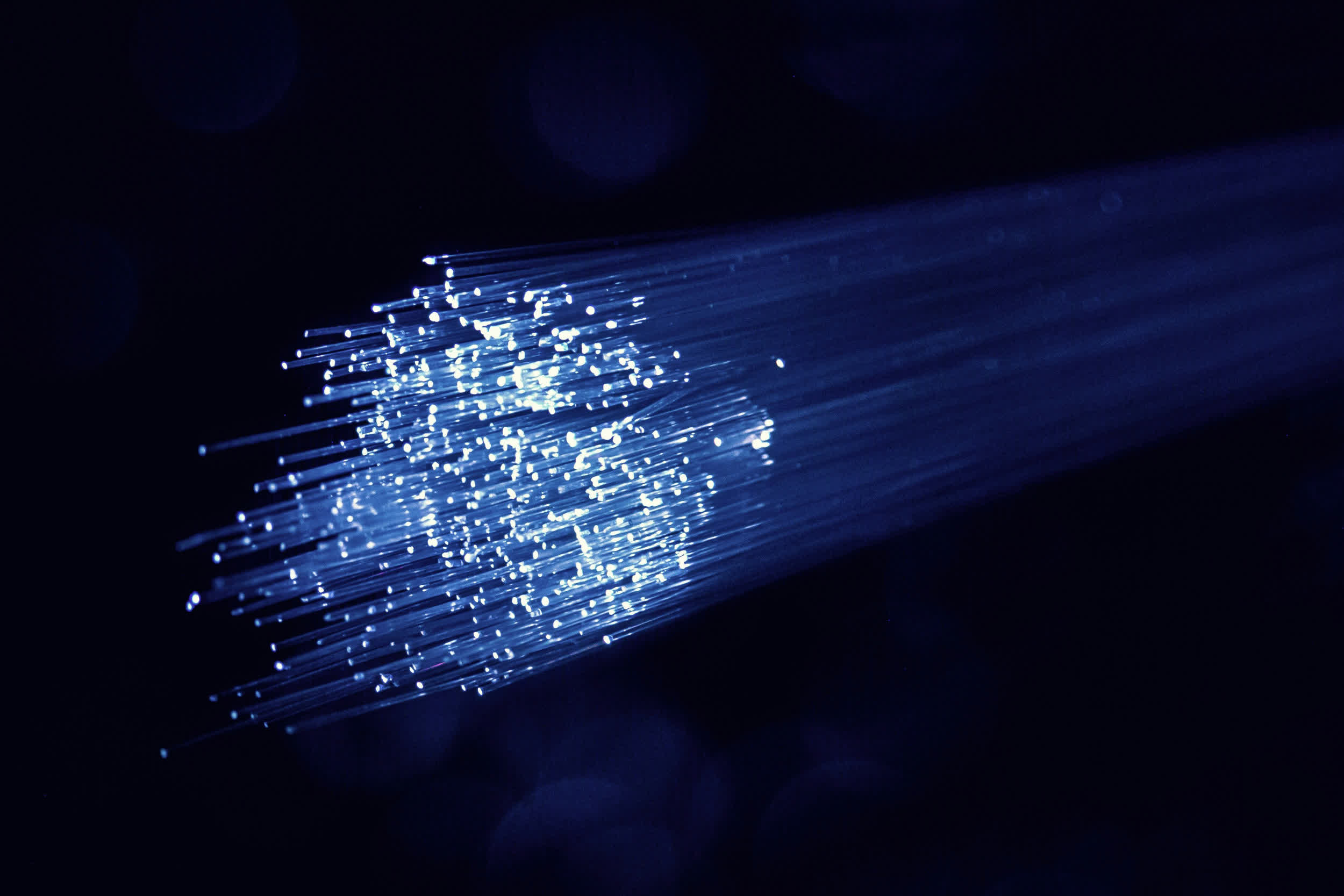 Fiberde-gercek-zamanli-rekor-103-kmde-32-Pbitsn.jpg
