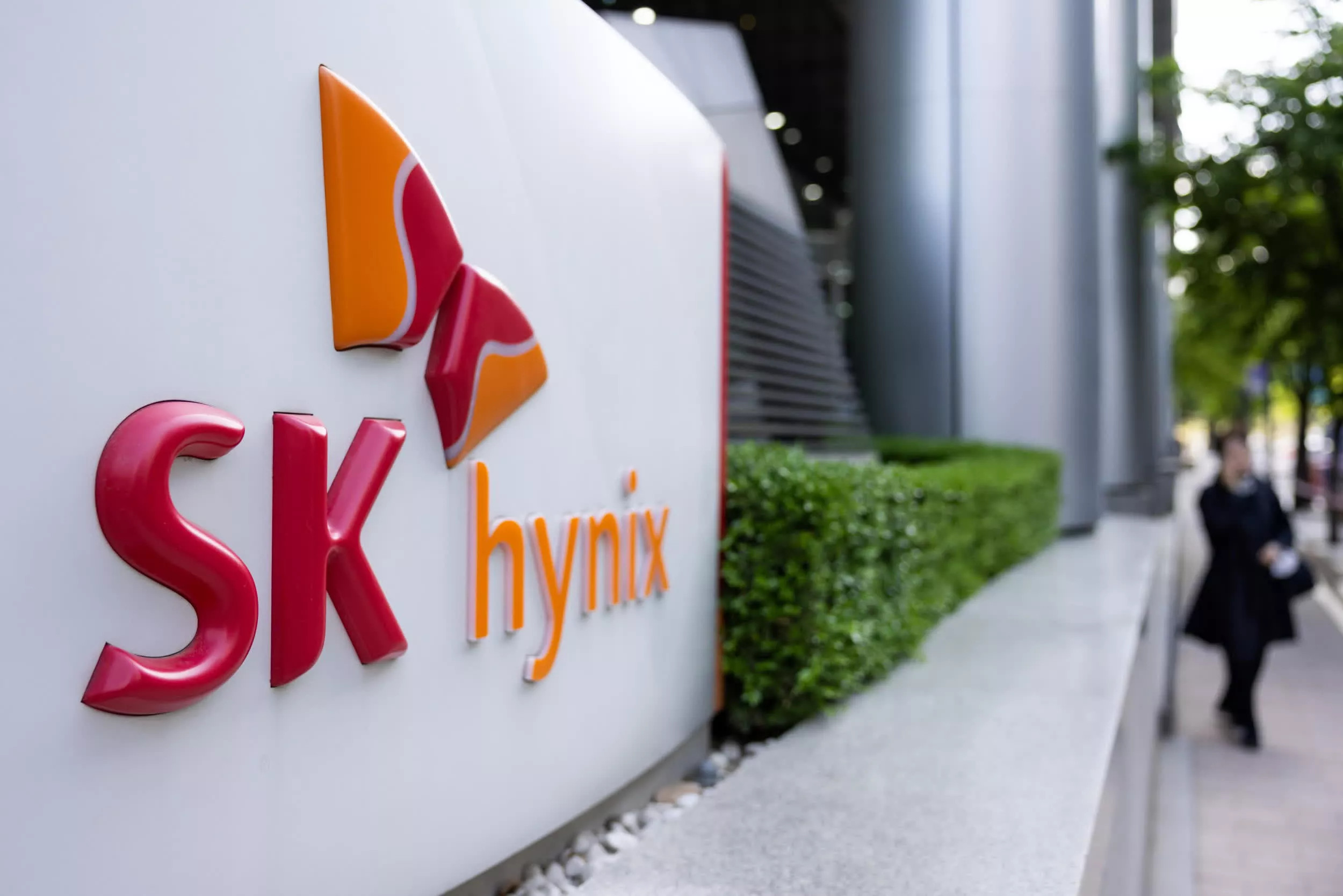 SK-Hynix-Bellek-cipi-kitligi-en-az-2030a-dek-surecek.jpg