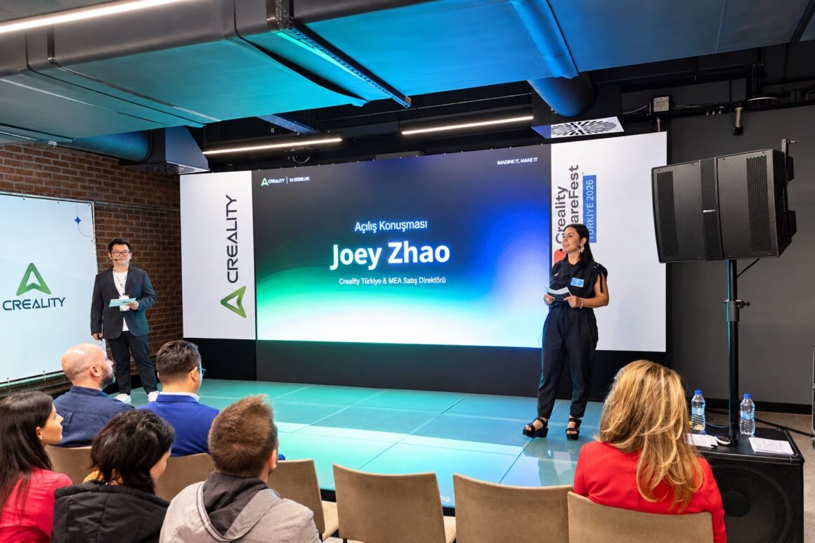 Creality Satış Direktörü Joey Zhao ShareFest Türkiye 2026 sahnesinde