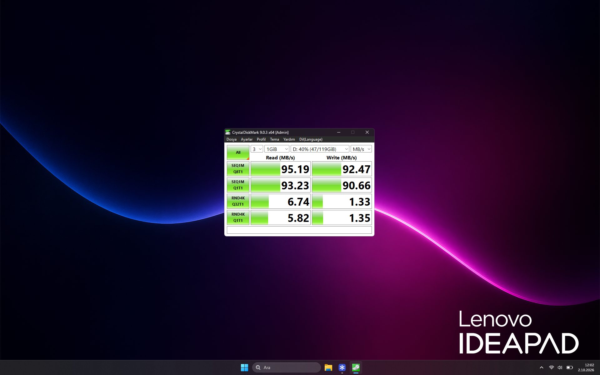 CrystalDiskMark'ta SD kart okuyucunun 95,19 MB/sn sıralı okuma ve 92,47 MB/sn sıralı yazma sonucu